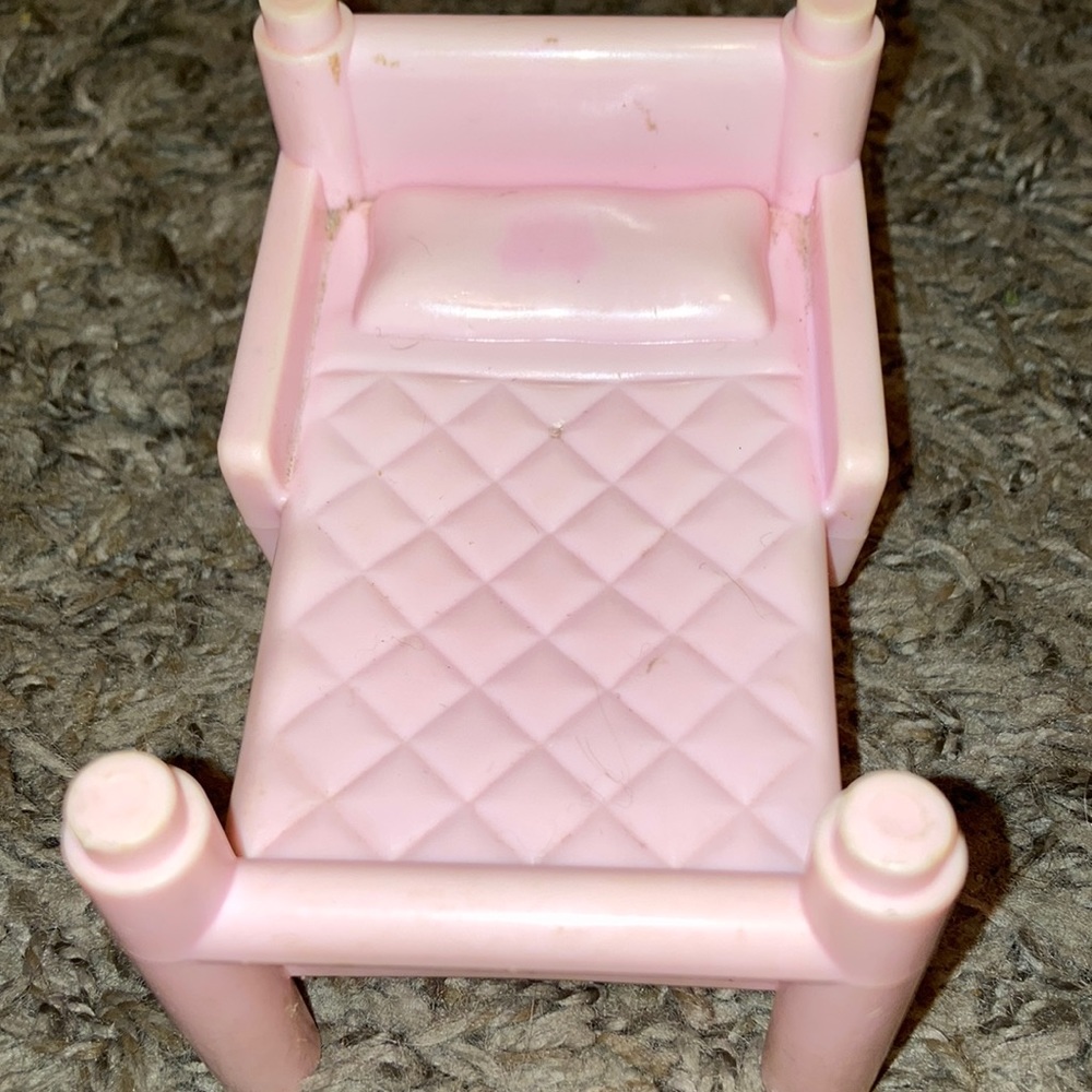Pink PlaySkool Dollhouse Bed from early 90s